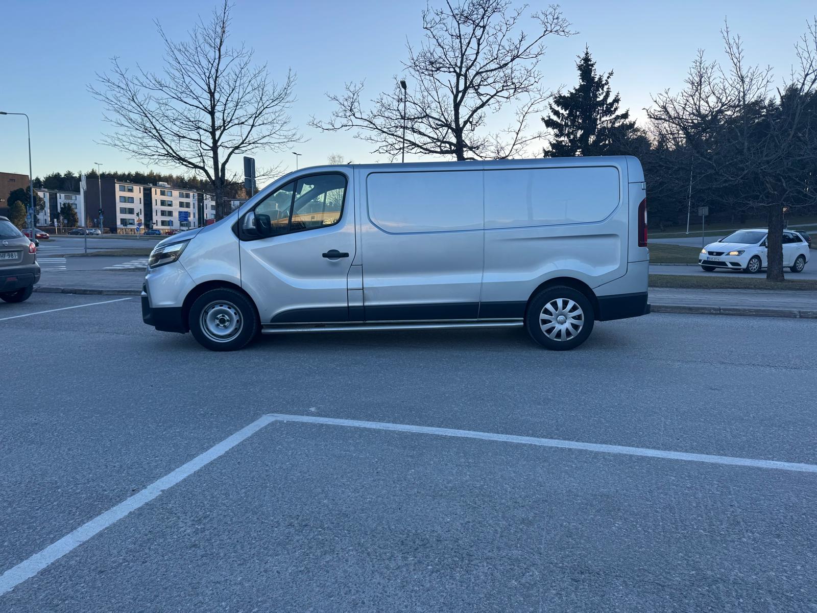 Stoltenborg bestelbus op een parkeerplaats